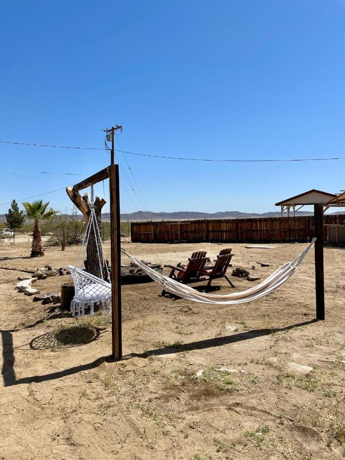 Twin Palms Desert Getaway - Jacuzzi, Fire Pit, Meditation & Joshua Tree