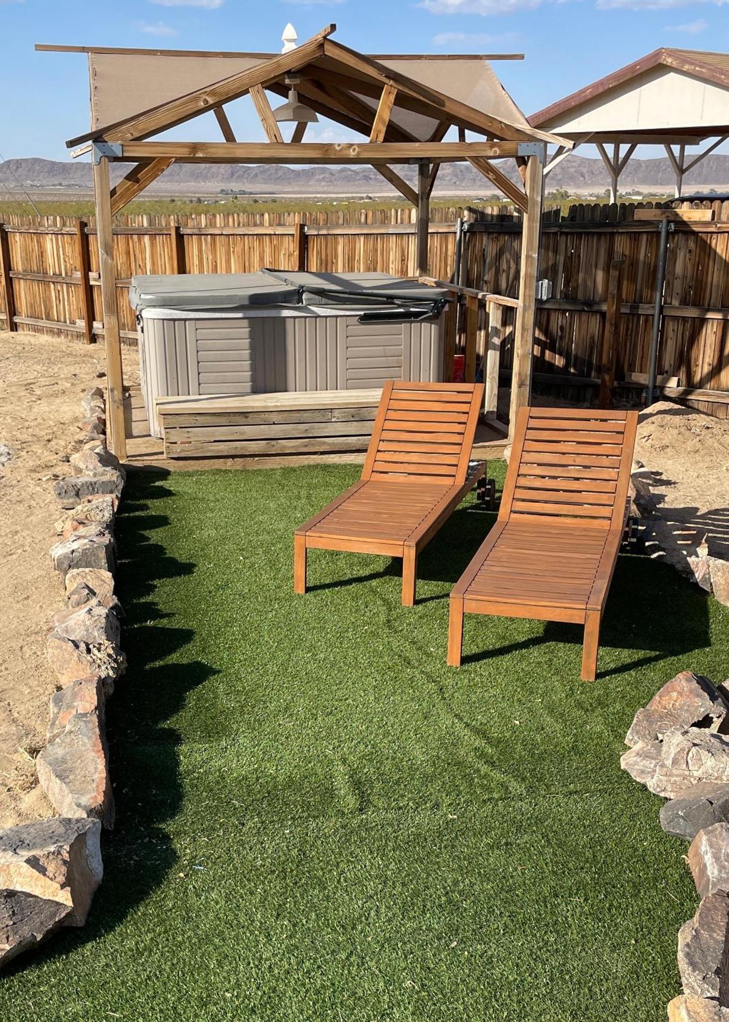 Twin Palms Desert Getaway - Jacuzzi, Fire Pit, Meditation &