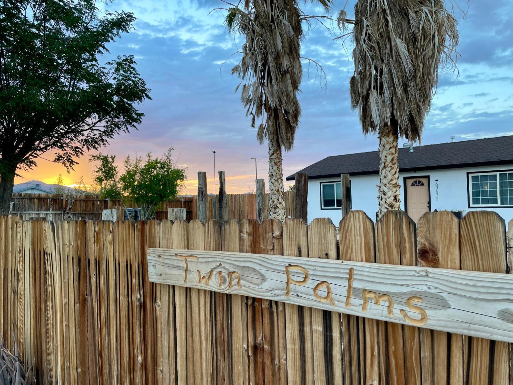 Twin Palms Desert Getaway - Jacuzzi, Fire Pit, Meditation & * Joshua Tree