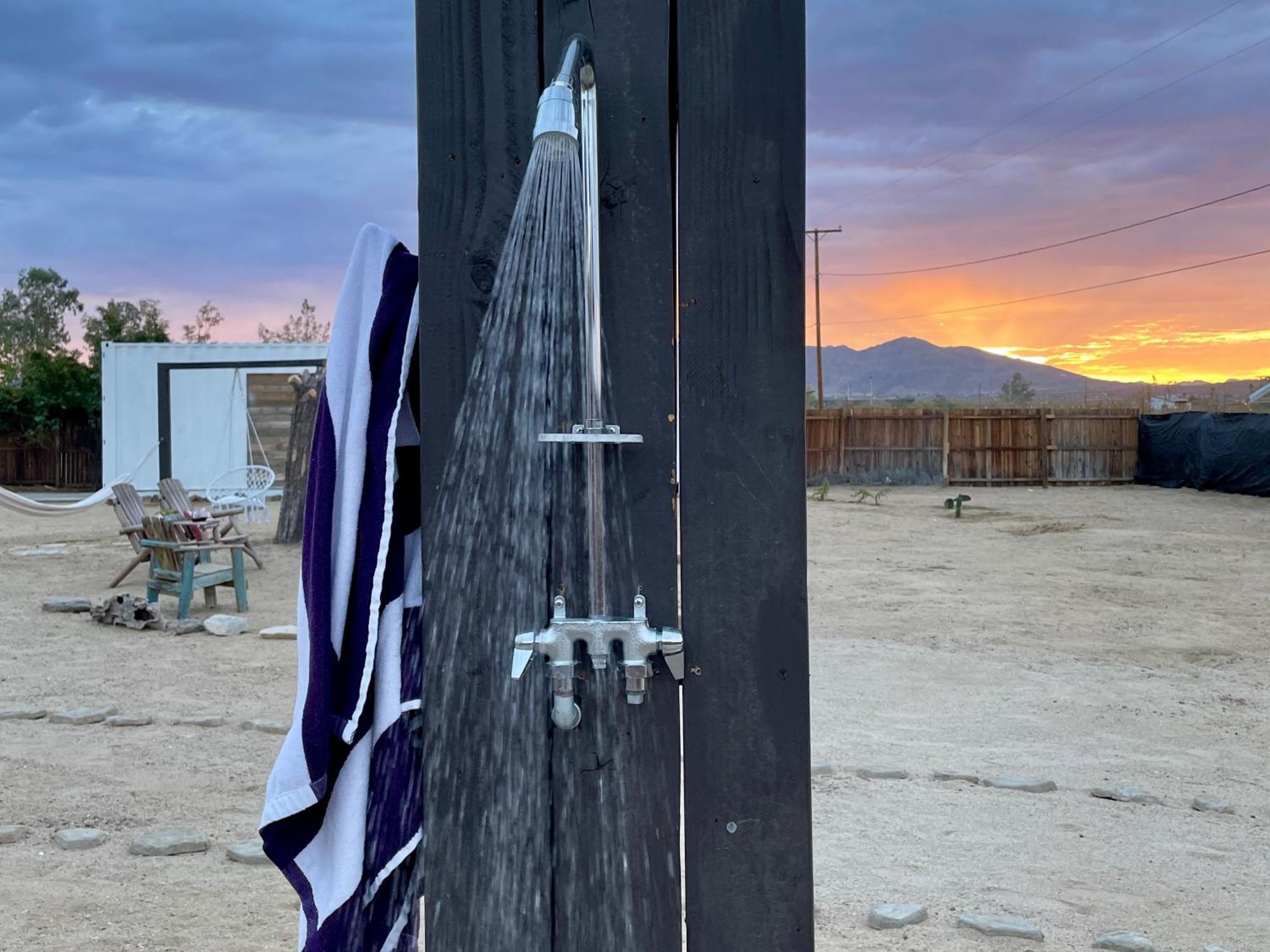 Twin Palms Desert Getaway - Jacuzzi, Fire Pit, Meditation & *